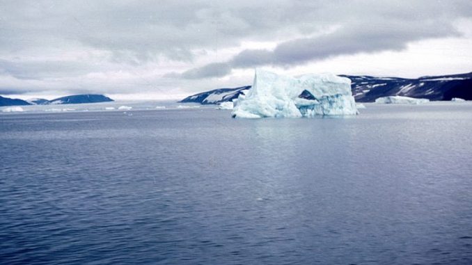 Vändande isberg